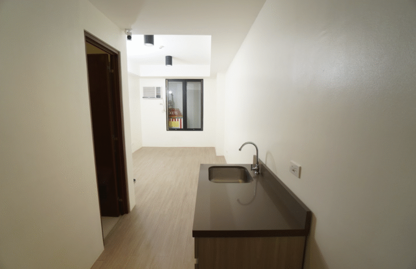 median flats bare studio 3