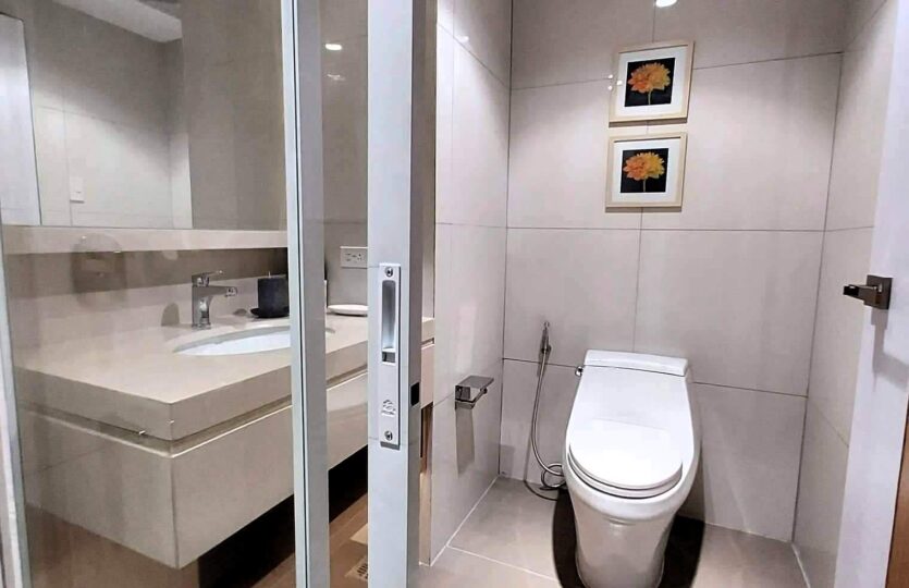 128 nivel hills bathroom2