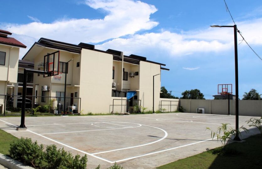 serenis south court